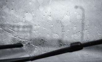 detalhe de pingos de chuva de vidro foto