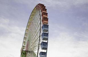 roda gigante no parque foto