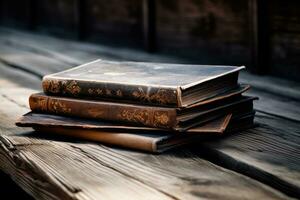 velho livros em uma de madeira mesa. a conceito do Educação foto