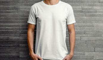 branco camiseta brincar modelo para homem foto