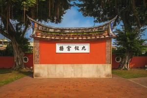 parede do conhecimento supremo no templo pingtung confucius, taiwan foto