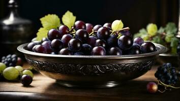 Preto concorde uvas estão servido dentro a Antiguidade prata tigela. ai gerado foto