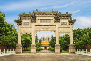 portão da frente do santuário dos mártires em taichung, taiwan foto