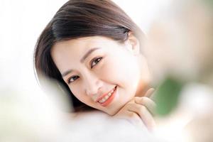 mulher asiática indo para a beleza, cuidados com a pele no spa foto