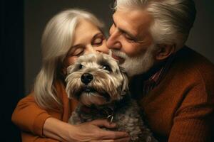 retrato do homem e mulher abraçando fofa shih tzu cachorro. animal conceito foto