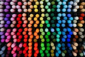 Jacarta, Indonésia, pode 22 2022, colorida marcadores vendido em educacional prateleiras dentro departamento lojas, papelaria lojas. foto