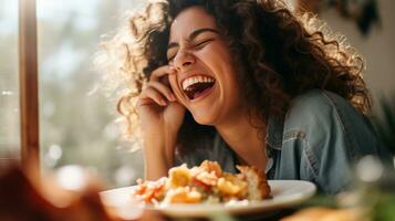uma pessoa rindo Como elas comer seus favorito comida, mental saúde imagens, fotorrealista ilustração foto