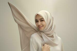 hijab mulher com sorrir face e branco pano em cinzento fundo ai gerado foto