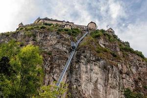 elevador para o castelo hochosterwitz na caríntia na áustria foto