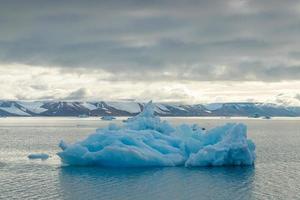paisagem ártica de svalbard spitsbergen foto