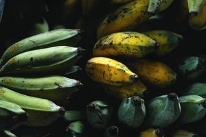 close up de banana verde amarelo banana cultivada