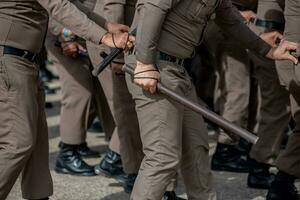 tumulto polícia ao controle a multidão. foto