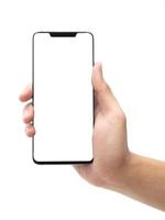 mão segurando smartphone em fundo branco com traçado de recorte foto