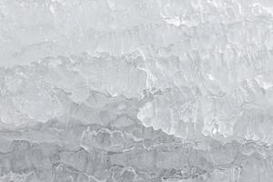 fundo de gelo. a estrutura da água congelada. textura foto