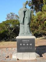 estátua de confúcio em montevideo, uruguai foto