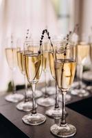 taças de casamento para vinho e champanhe foto