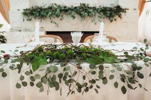 salão de banquetes para casamentos com elementos decorativos foto