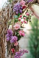 elegantes decorações de casamento feitas de flores naturais foto