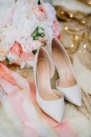 sapatos de casamento da noiva linda moda foto