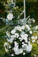 elegantes decorações de casamento feitas de flores naturais foto