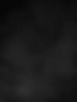 uma Preto fundo com uma branco plano de fundo, abstrato Preto background.black fundo ilustração textura e Sombrio cinzento carvão pintar, Sombrio e cinzento abstrato papel de parede. foto