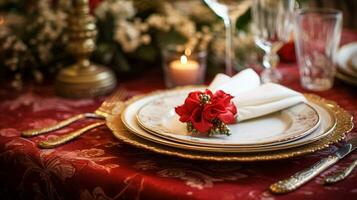 feriado mesa decoração, Natal feriados celebração, paisagem de mesa e jantar mesa contexto, Inglês país decoração e casa estilo foto