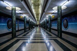 tashkent, Uzbequistão-agosto 11, 2023-dentro a metro estação chamado cosmonautas dentro Tashkent foto