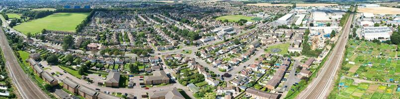 aéreo Largo ângulo panorâmico Visão do norte luton cidade residencial Estado do Inglaterra ótimo Grã-Bretanha Reino Unido. a Alto ângulo cenas estava capturado com drones Câmera em agosto 15, 2023 foto