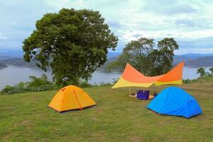 acampamento chão, Srinakarin barragem, isso Kradan, si serra distrito, kanchanaburi, Tailândia foto