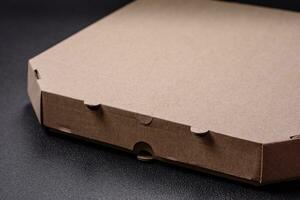 esvaziar cartão retangular Castanho caixa para Entrega do delicioso pizza foto
