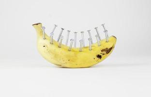 banana com pontas de aço foto