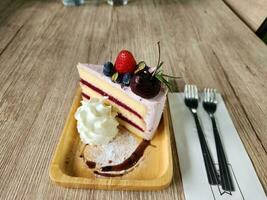 delicioso misturado baga bolo de queijo foto