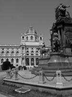 Viena às a Danúbio rio foto