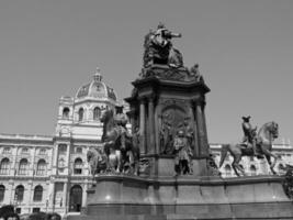 Viena às a Danúbio rio foto