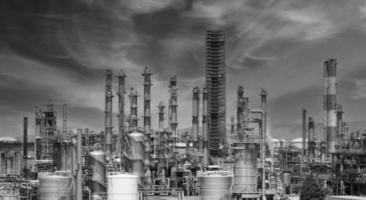fábrica de planta petroquímica de refinaria de petróleo em osaka, japão foto