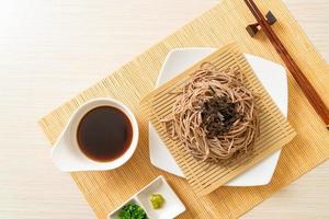 macarrão de trigo sarraceno frio soba ou ramen zaru - comida japonesa foto