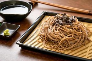 macarrão de trigo sarraceno frio soba ou ramen zaru - comida japonesa foto