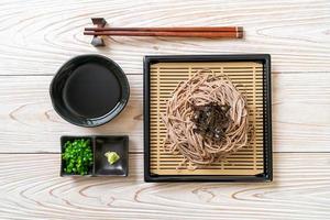 macarrão de trigo sarraceno frio soba ou ramen zaru - comida japonesa foto