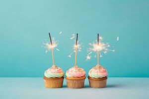 espumante bolos de copo para uma aniversário festa foto