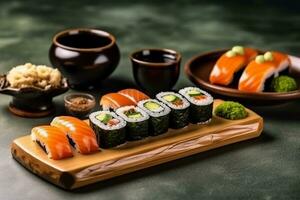 conjunto do Sushi maki rolos e verde chá em pedra mesa foto