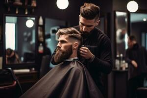 uma cabeleireiro com uma barba dentro uma Preto casaco cortes uma do cliente cabelo foto