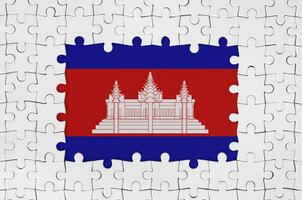 Camboja bandeira dentro quadro, Armação do branco enigma peças com ausência de central parte foto