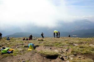 montanhas dos cárpatos, ucrânia - 8 de outubro de 2022 monte hoverla. cárpatos na ucrânia no outono foto