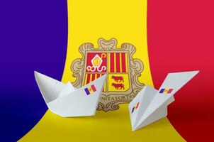 andorra bandeira retratado em papel origami avião e barco. feito à mão artes conceito foto