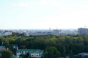 Kharkiv, Ucrânia - Outubro 25, 2019 aéreo Visão às tarde pôr do sol com ruas do carcóvia cidade Centro foto