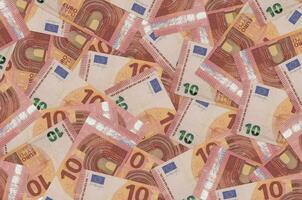 Notas de 10 euros encontram-se em grande pilha. fundo conceitual de vida rica foto