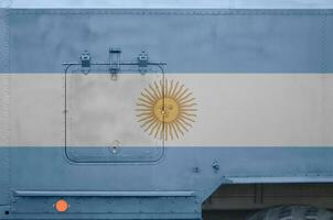 Argentina bandeira retratado em lado parte do militares blindado caminhão fechar-se. exército forças conceptual fundo foto