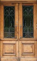 velha textura de porta de madeira antiga em estilo medieval europeu foto