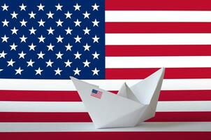 Unidos estados do América bandeira retratado em papel origami navio fechar-se. feito à mão artes conceito foto