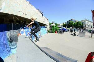 kharkiv, ucrânia - 27 de maio de 2018 patinação durante o festival anual de culturas de rua foto